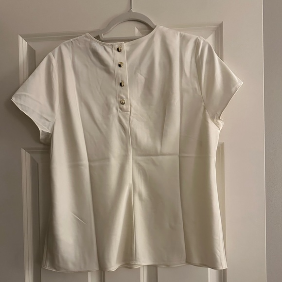 J. Crew Short-sleeve button-back top in everyday crepe - Picture 4 of 5